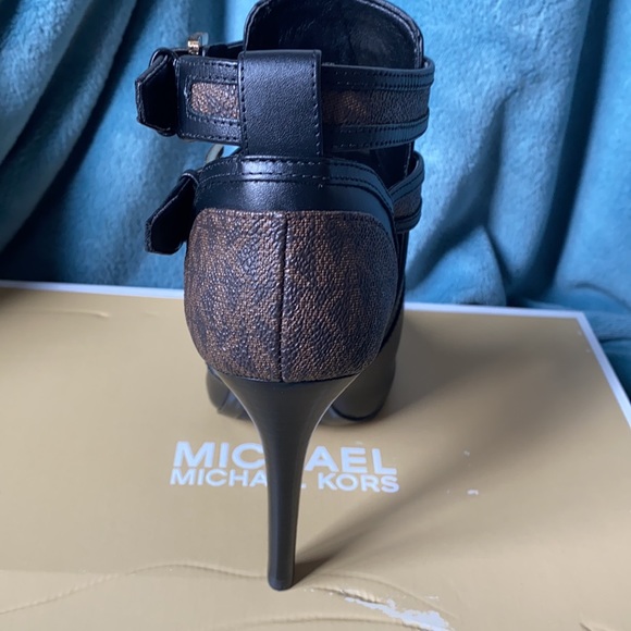 COPY - Micheal Kors Blaze Open Toe Bootie - Picture 4 of 8